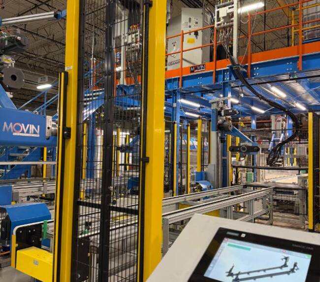 Pannello HMI per la visualizzazione e il comando di manipolatori automatici per la handling di pannelli schiumati allu2019interno della line di assembly per i banchi frigo realizzata da Movin